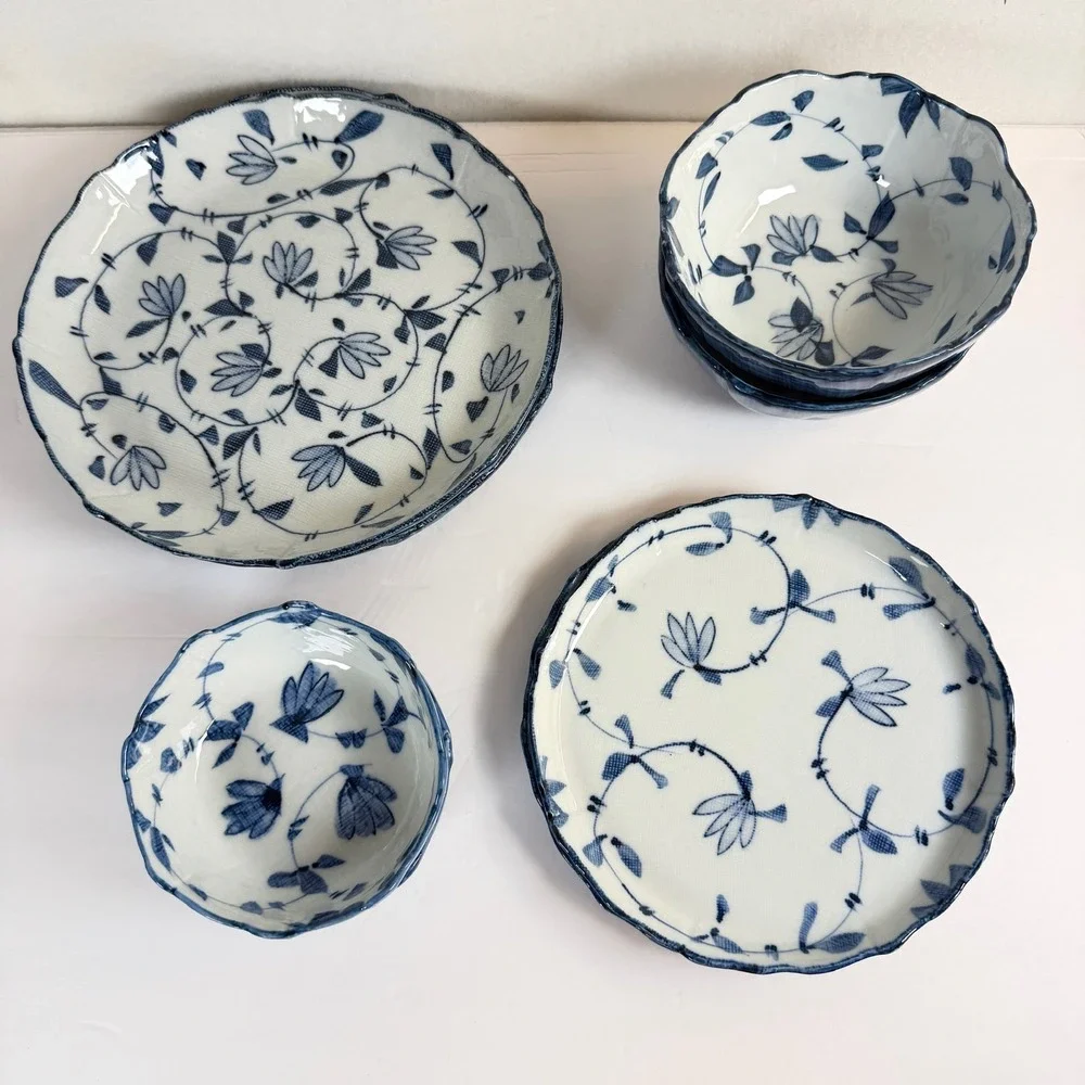 Blue & White Floral Scalloped Dinnerware Set Plates Bowls 6 Piece Lot
